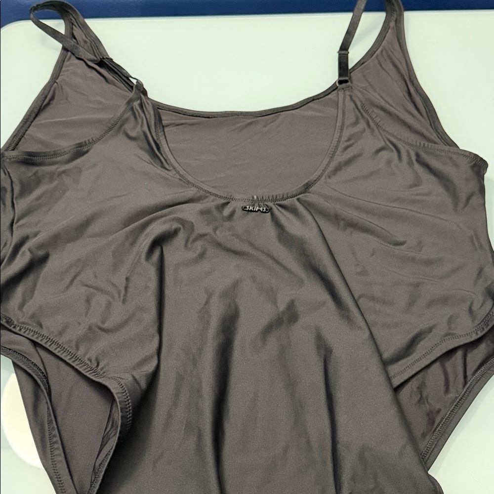 NWT SKIMS Signature Swim Scoop Neck One Piece - Picture 3 of 5